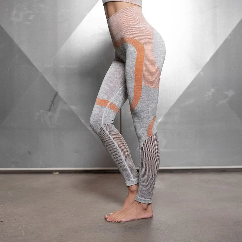 Conjunto Deportivo Fitness de 2 piezas: Leggings Push Up y Sujetador Deportivo con Detalle de Rejilla - High Trend Coture