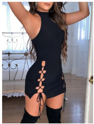 Dress with laces on the sides