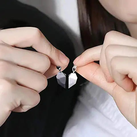 Magnetic Heart Necklaces - High Trend Coture