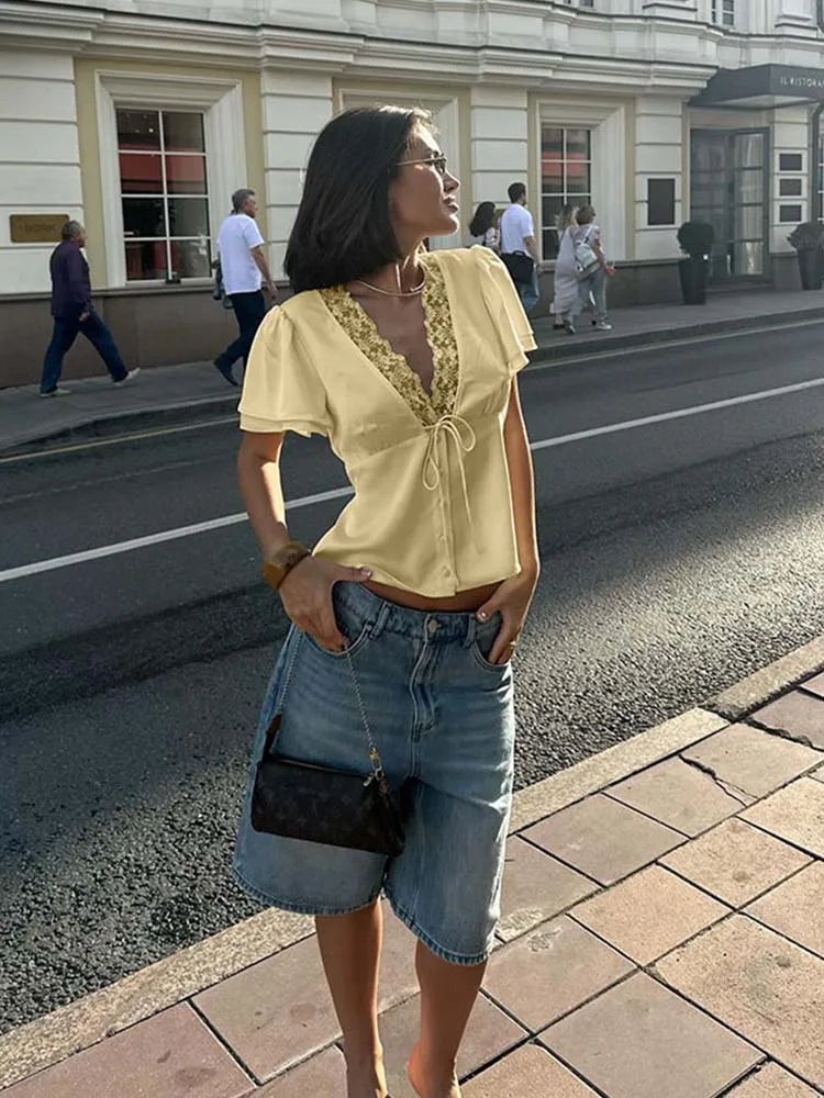 Camiseta Mujer Satinada Encaje Cuello V Manga Corta