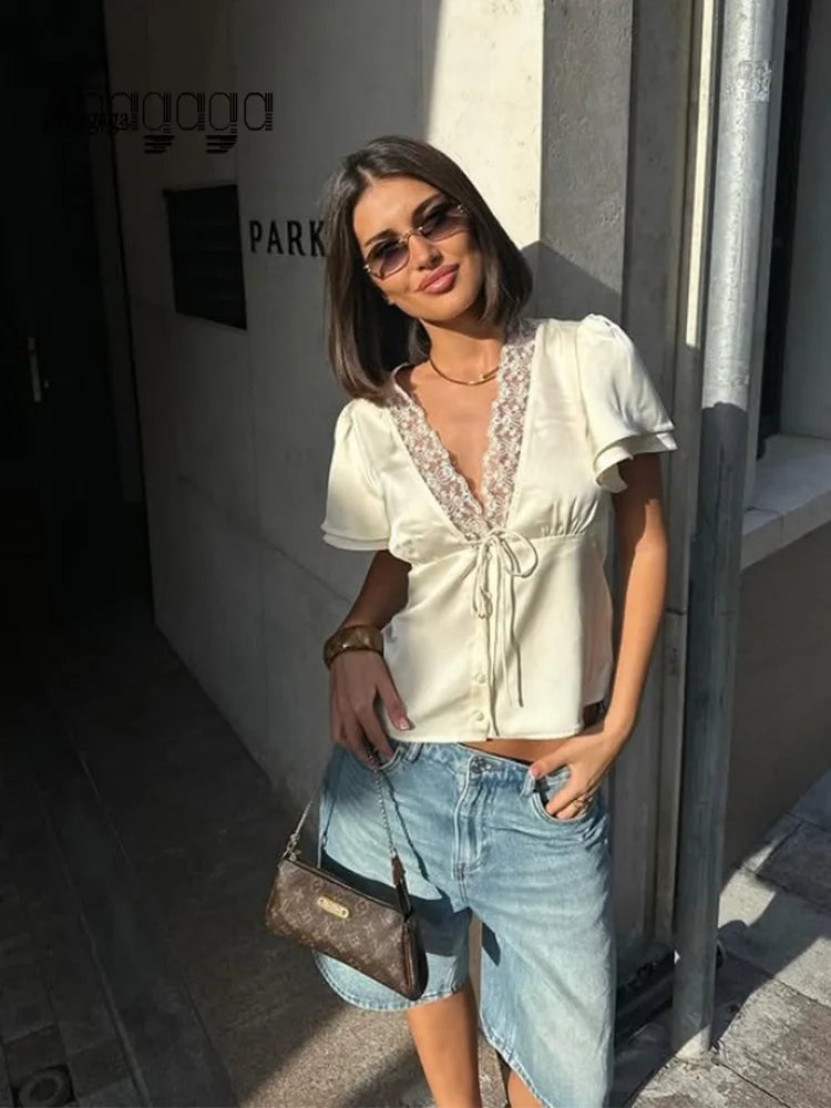 Camiseta Mujer Satinada Encaje Cuello V Manga Corta