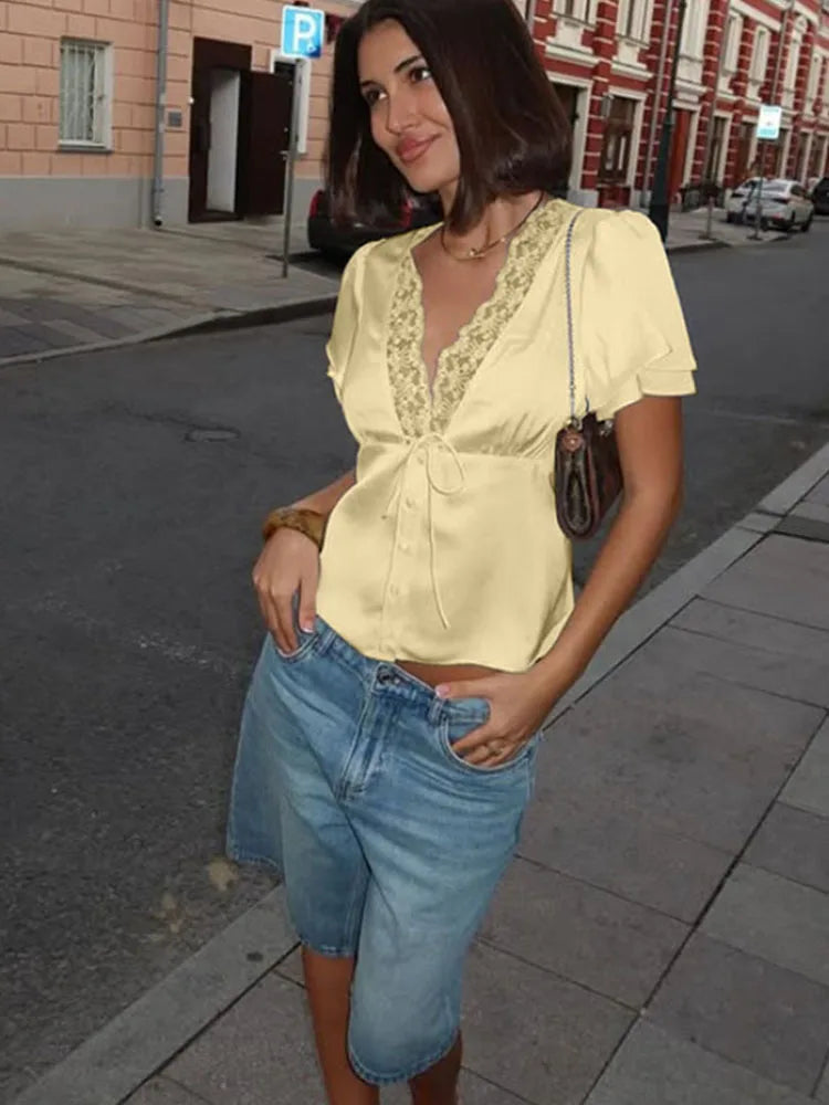 Camiseta Mujer Satinada Encaje Cuello V Manga Corta