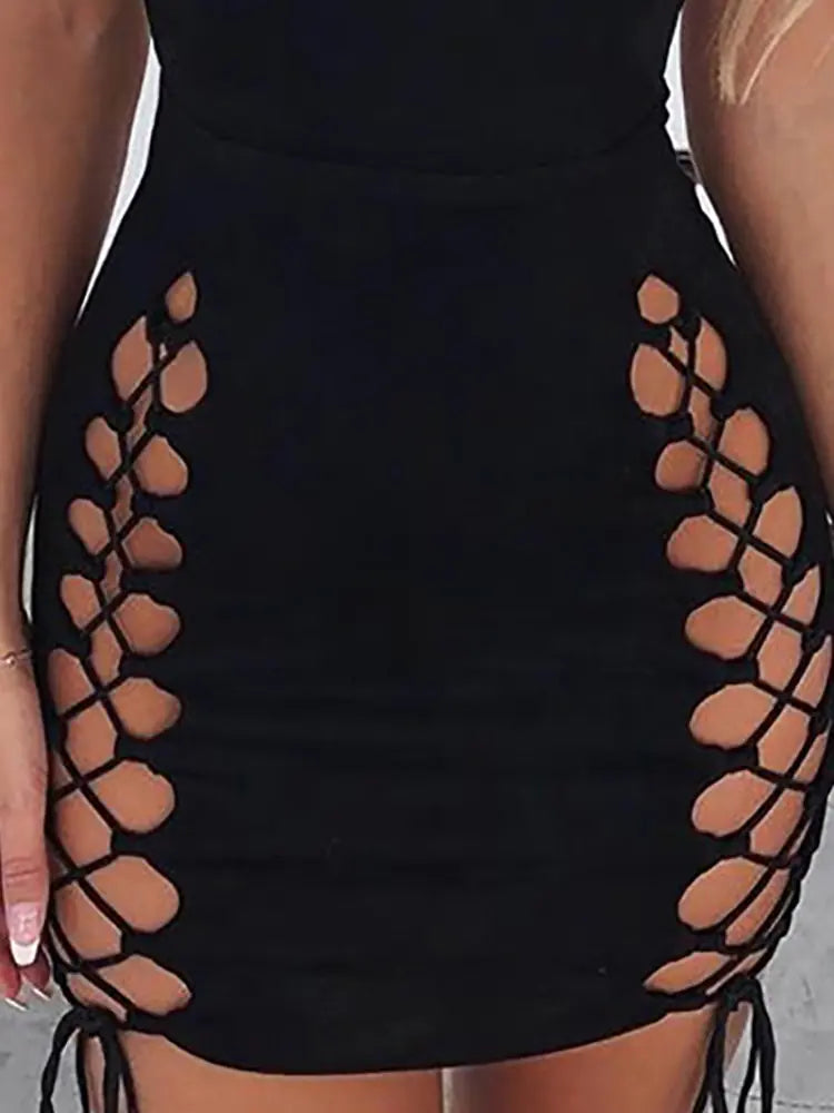 Dress with laces on the sides