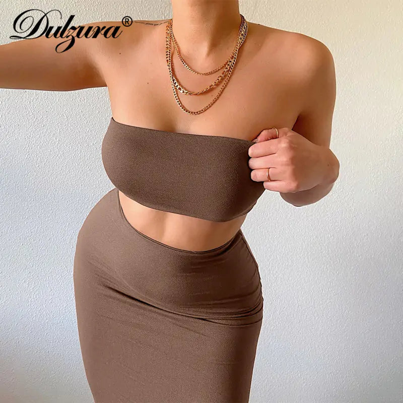 Conjunto de dos Piezas Crop Top y Falda Midi de Tubo