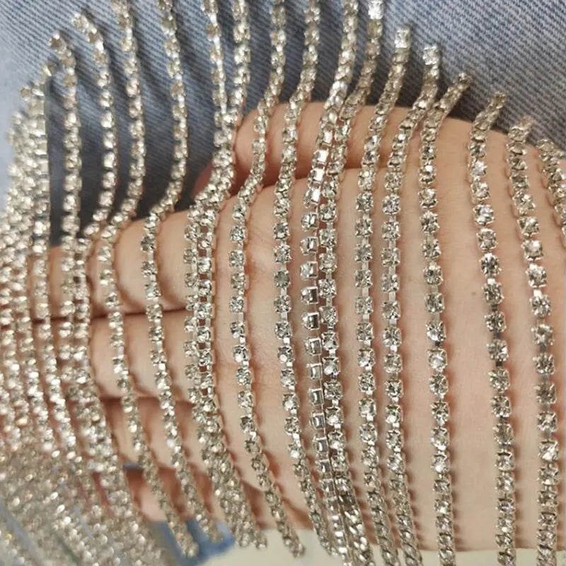 Shorts vaqueros con detalles de diamante y borlas - High Trend Coture